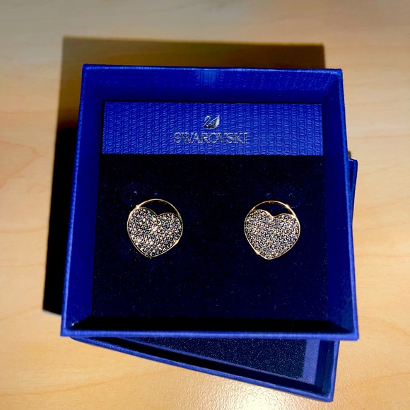 Swarovski Jewelry - GORGEOUS GREY AND ROSE GOLD SWAROVSKI STUD EARRING